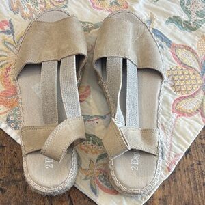 Made in Spain By 2 Espadrilles Beige Espadrille Sandals with Elastic Straps